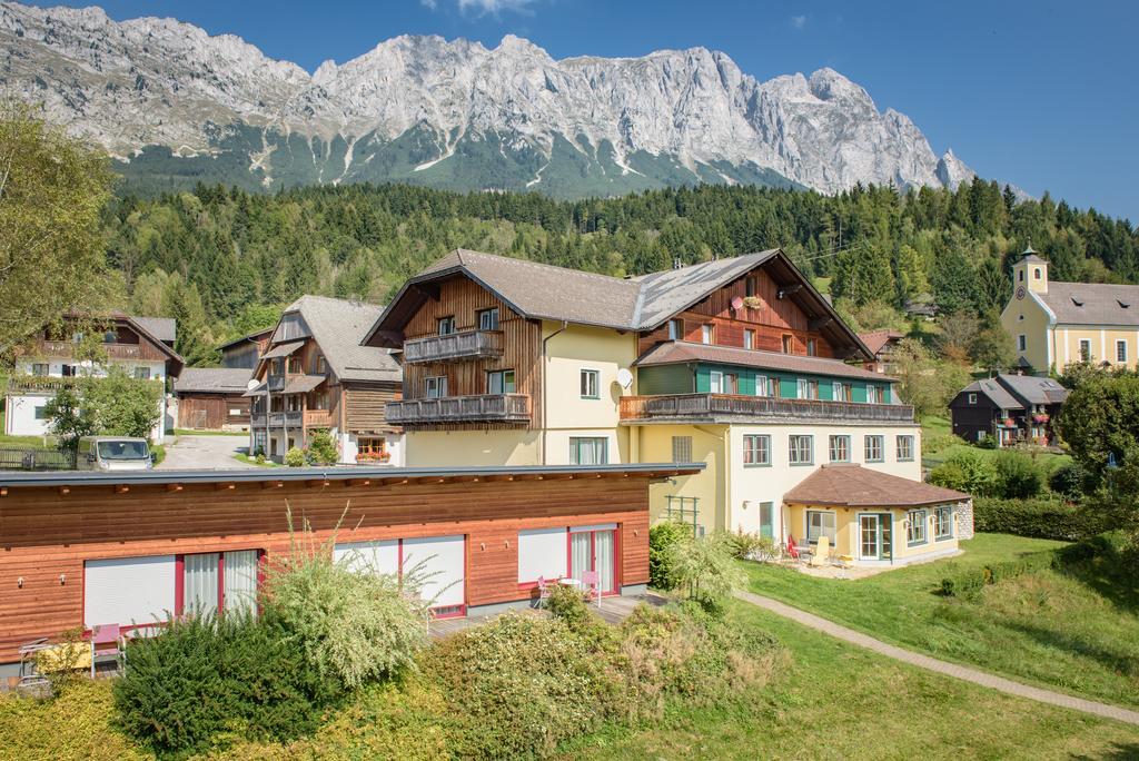 Mayer - Wirtshaus Und Dorfhotel Санкт-Мартин-ам-Гримминг Экстерьер фото