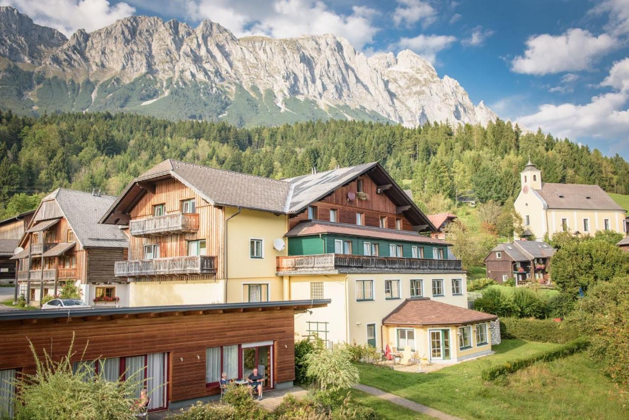 Mayer - Wirtshaus Und Dorfhotel Санкт-Мартин-ам-Гримминг Экстерьер фото
