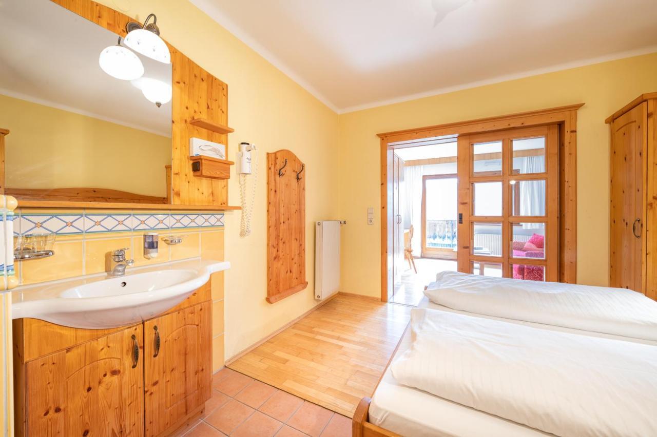 Mayer - Wirtshaus Und Dorfhotel Санкт-Мартин-ам-Гримминг Экстерьер фото
